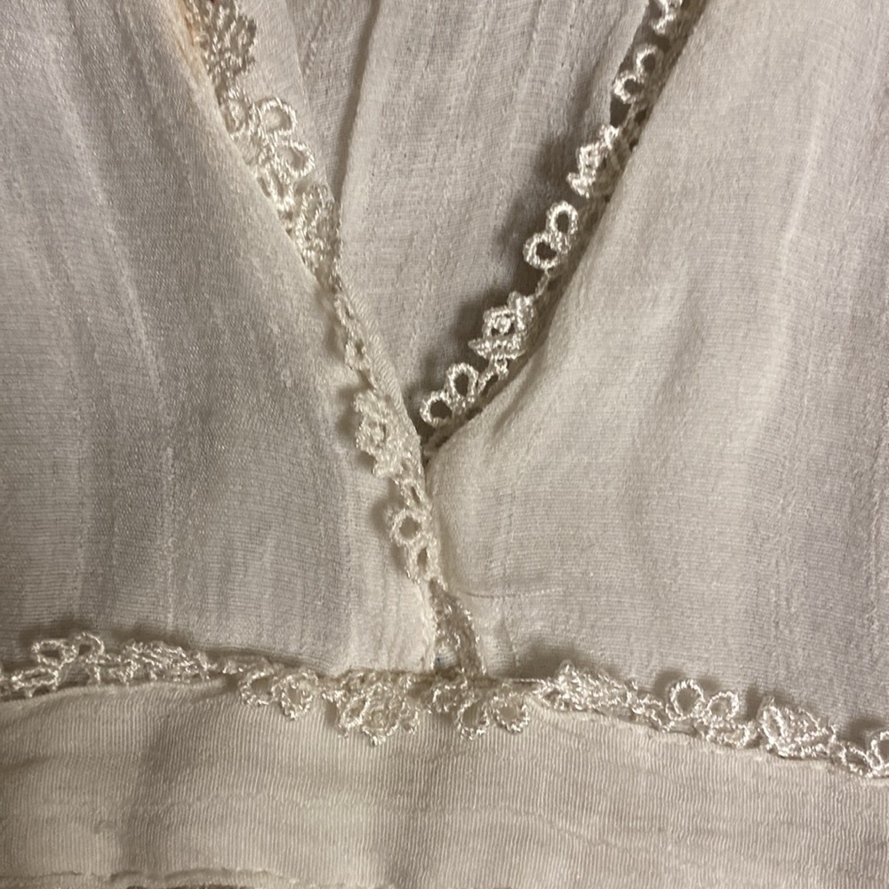 Light weight blouse - Picture 2 of 4